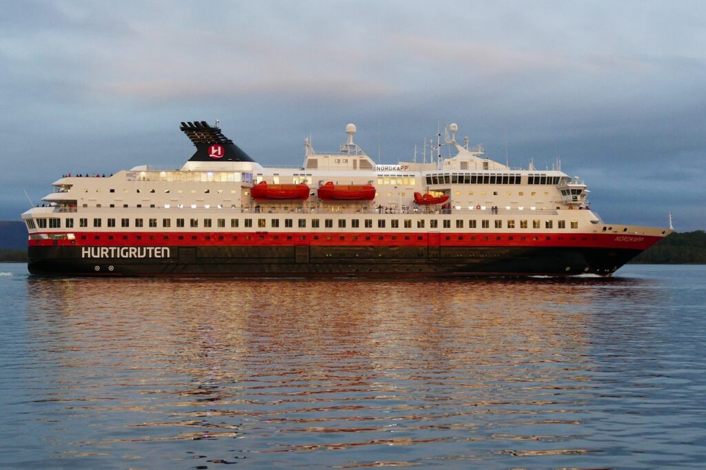 norway, mail ship, hurtigruten-3587449.jpg