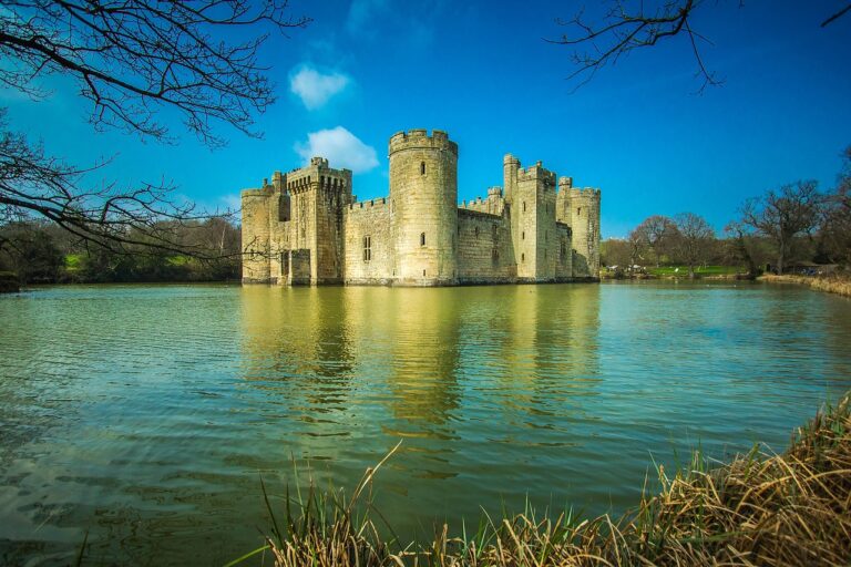 bodiam castle, monument, england-944093.jpg