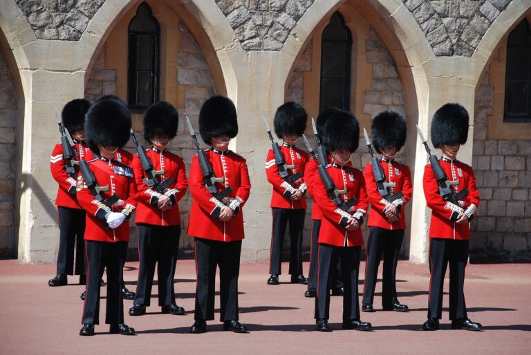 changing of the guards, great britain, windsor castle-959470.jpg