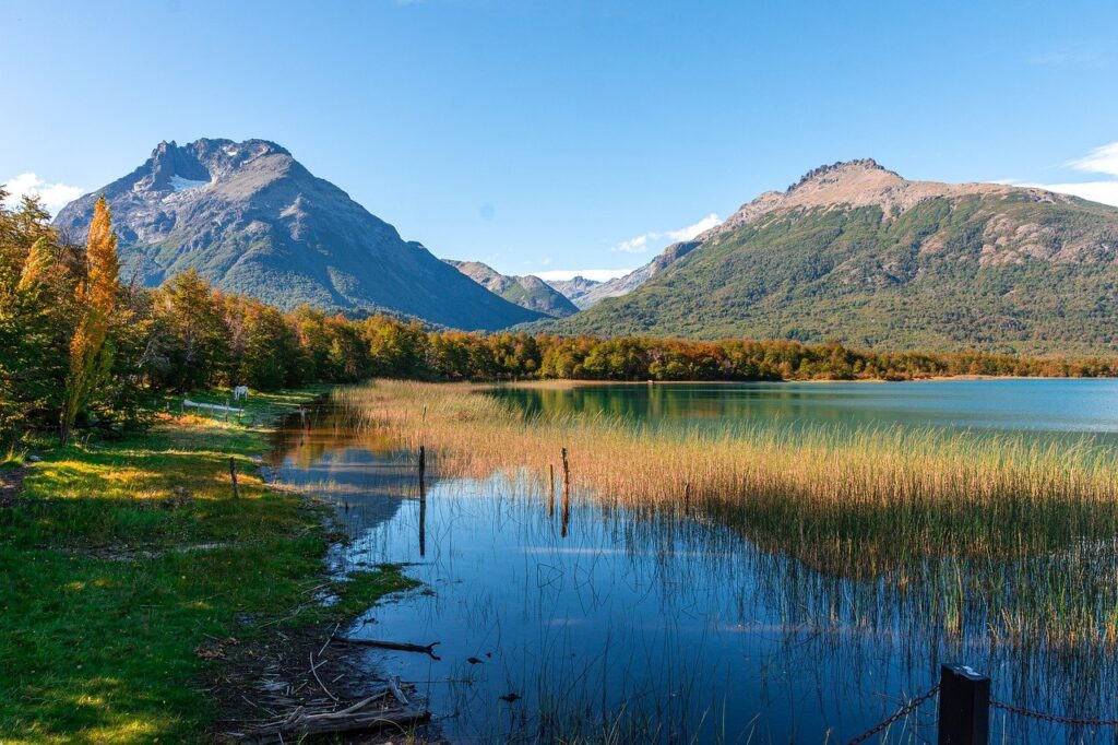 mountains, lake, trees-7884039.jpg