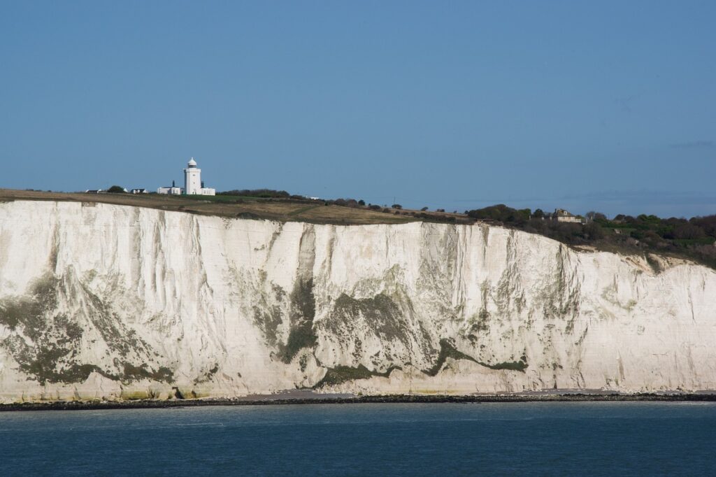 dover, limestone cliffs, coast-4657660.jpg